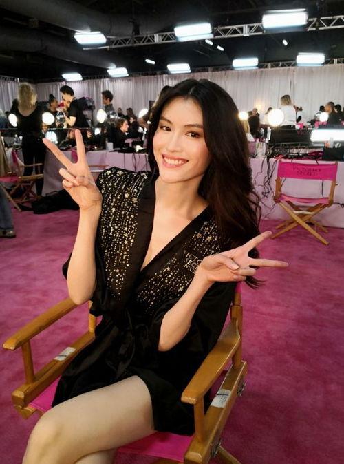 何穗最新爆料新闻报道,揭秘时尚界背后的故事  第3张